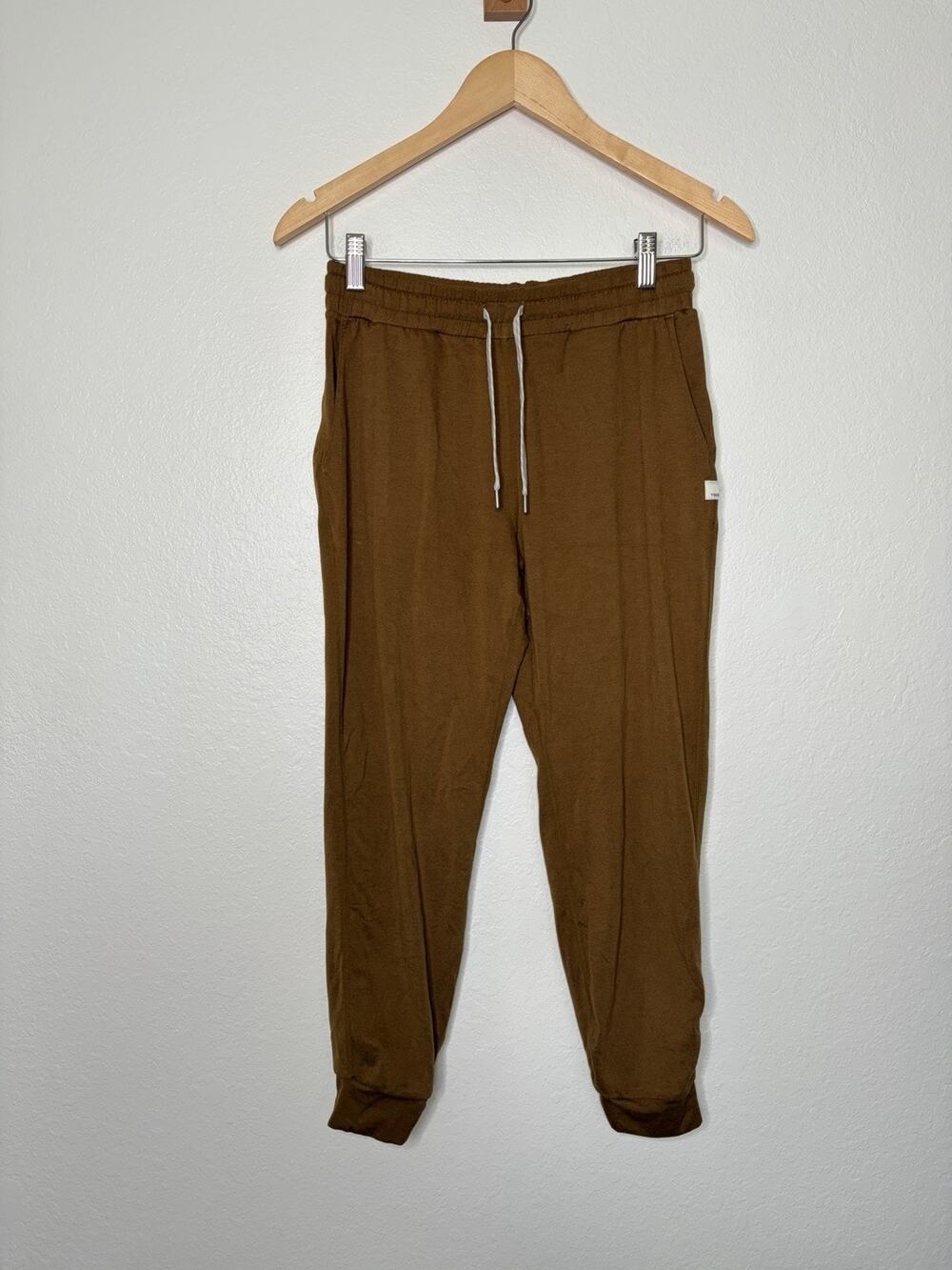 Vuori Performance Jogger in Warm Caramel Women's Size Small Athleisure